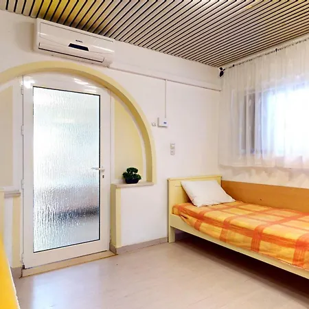 Apartment By The Beach Duce