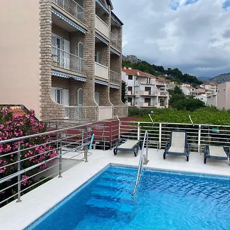 By The Beach Apartment *