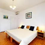 By The Beach Apartamento Duće
