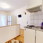 By The Beach Apartamento Duće
