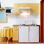 By The Beach Apartamento Duće
