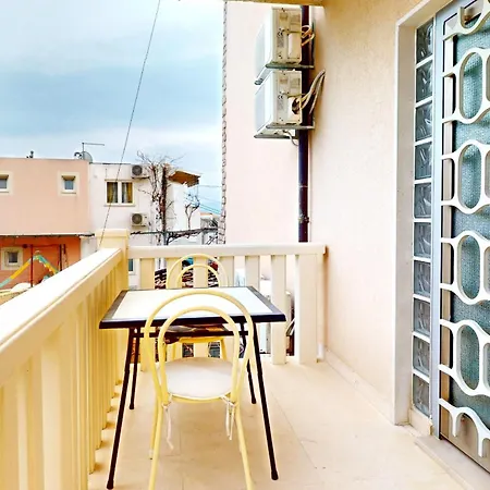 By The Beach Apartment *