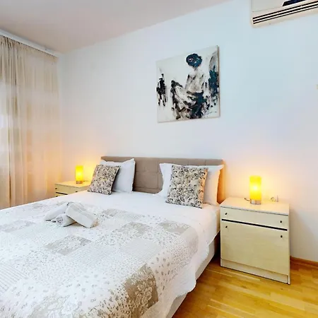 By The Beach Apartment