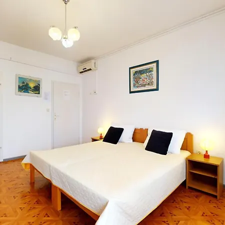 By The Beach Apartment Duce