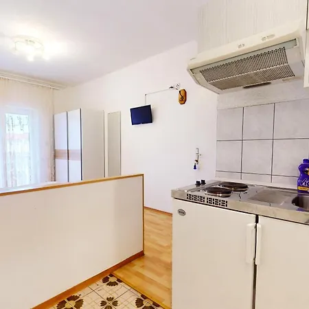 By The Beach Apartment Duce
