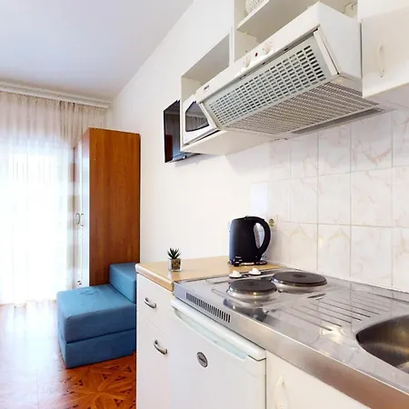 Apartment By The Beach *