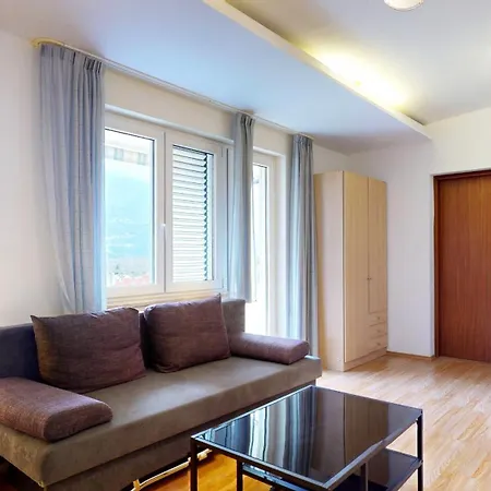 By The Beach Apartment Duce