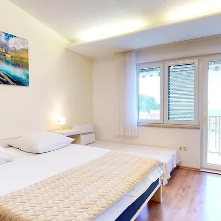Apartment By The Beach