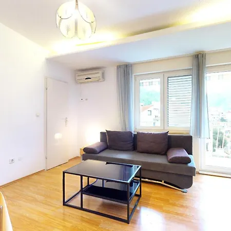 By The Beach Apartment Duce
