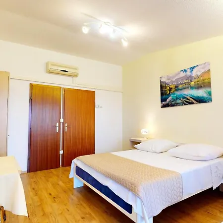 By The Beach Apartment *