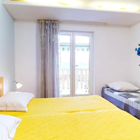 By The Beach Apartment Duce