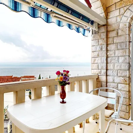 Apartment By The Beach
