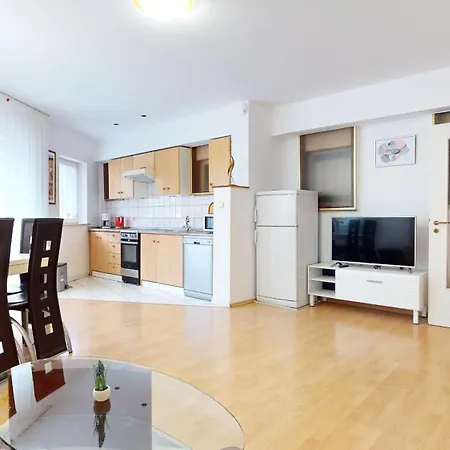 Apartment By The Beach Duce