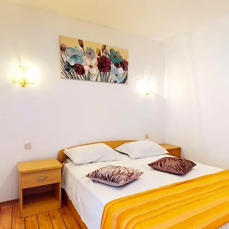 By The Beach Apartment Duce
