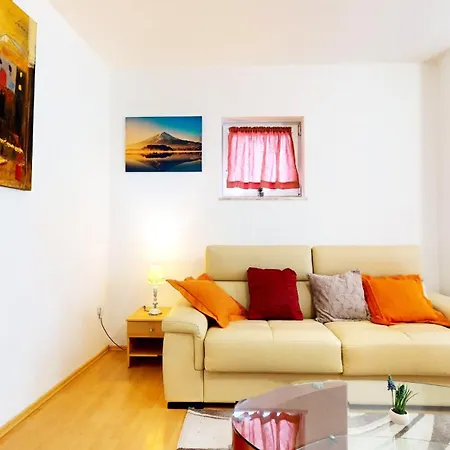 Apartment By The Beach Duce