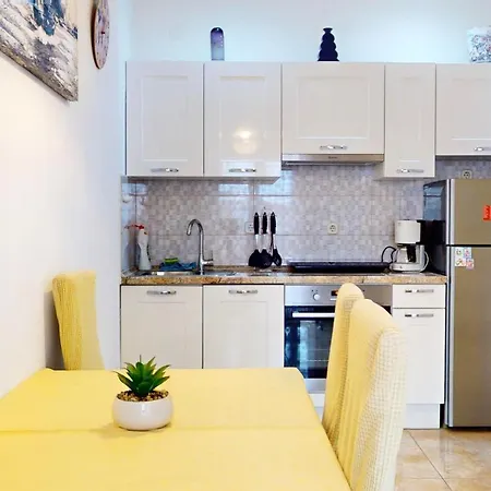 Apartment By The Beach