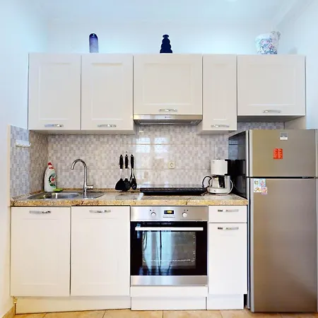 By The Beach Apartment