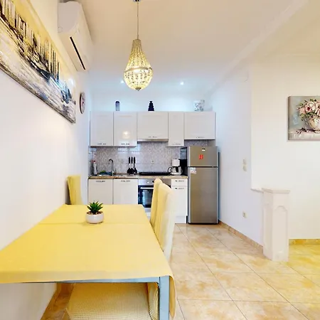Apartment By The Beach *