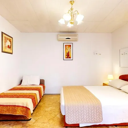 By The Beach Apartment Duce