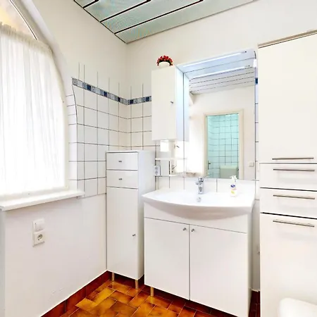 By The Beach Apartment *