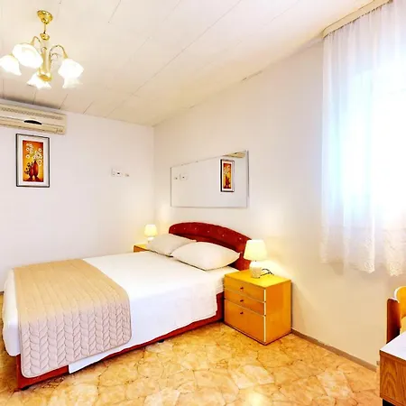 By The Beach Apartment *